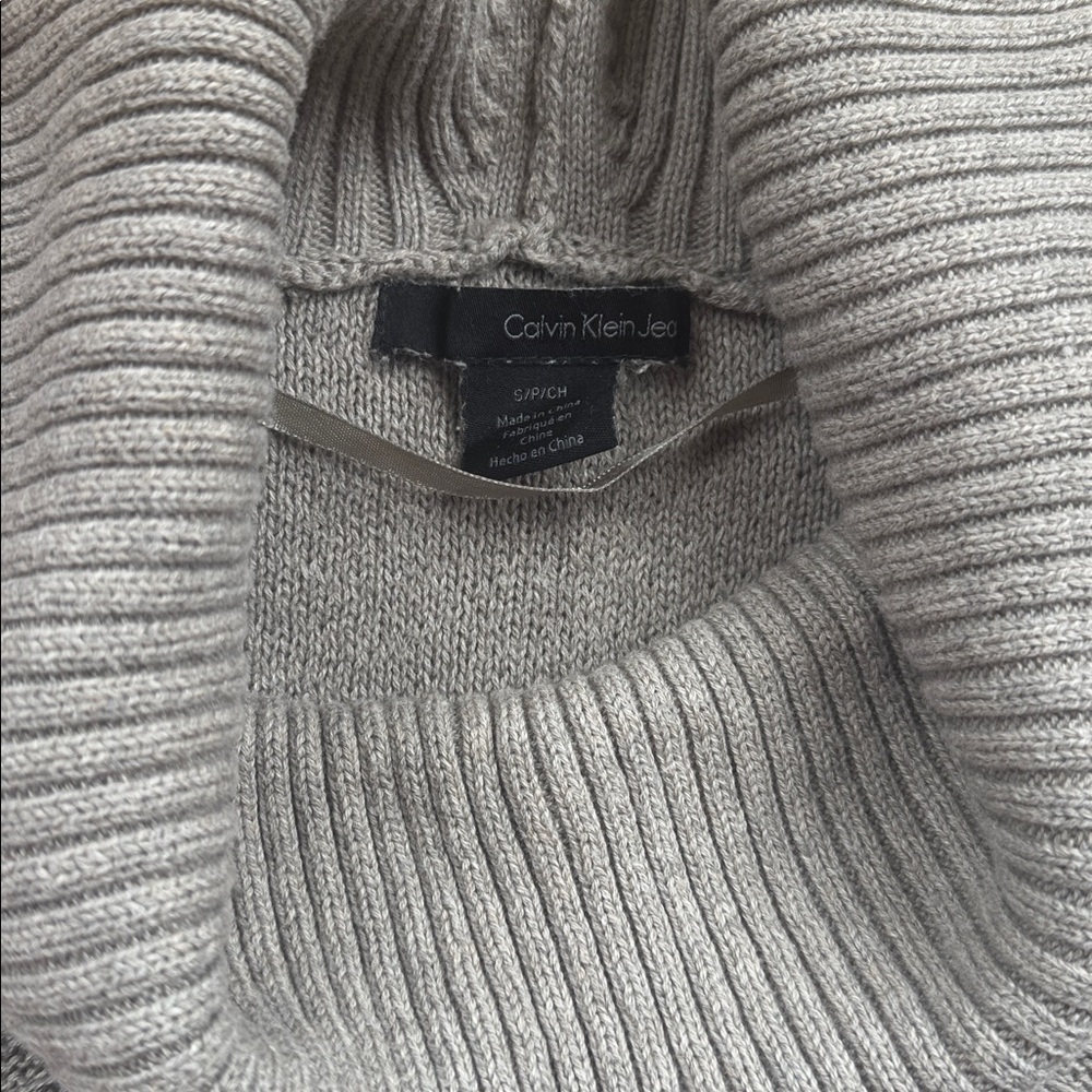 Calvin Klein Sweater - Picture 2 of 5